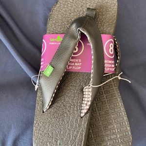Sanuk Flip flops